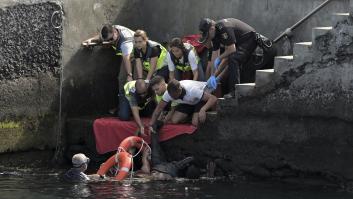 Al menos 7 mujeres muertas y un bebé desaparecido al volcar un cayuco en el puerto de El Hierro