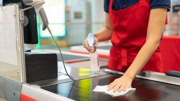 El dependiente de un supermercado revela el gesto que odia de los clientes: "Sonrío, pero en realidad quiero gritar"