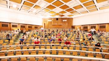 Descubren la trama de profesores que cobran entre 100 y 400 euros por "perdonar ausencias", tiran del hilo y hay lío con Erasmus