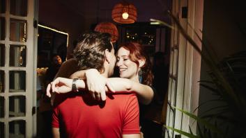 La fundadora de una agencia para buscar pareja sentencia el color que jamás debes llevar a una primera cita