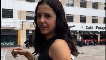 Una española que vive en Colombia enseña algo gratis, en medio de la calle y muy típico que le tiene encantada