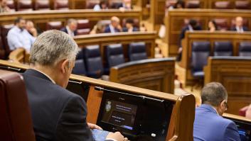 La 'pillada' a Santos Cerdán: lee el informe de la UCO mientras está en el Congreso