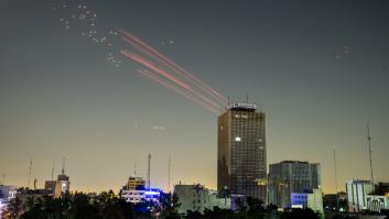 Irán lanza una nueva oleada de ataques de madrugada contra Israel y causa al menos tres muertos y decenas de heridos