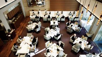El propietario de un restaurante está harto de la mala conducta de los clientes e introduce multas por comportamiento inapropiado