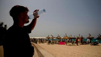 El truco para mantener fría el agua, los zumos y todas las bebidas que quieras en la playa durante más de 12 horas