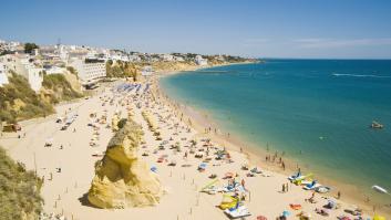 Aviso en el popular destino a menos de 1 hora de España: las multas llegan a 1.500 euros si haces esto en la playa