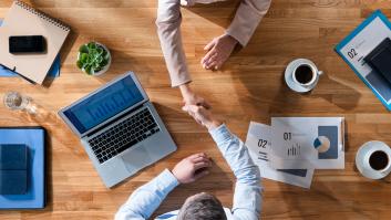 Adiós al CV de siempre: un joven logra atraer a 10 empresas con un currículum de solo 14 palabras