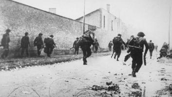 Compra un escritorio por 130 euros, saca los cajones de casualidad y topa con un tesoro de la Segunda Guerra Mundial