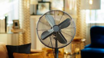 Los expertos avisan a todos los que encienden el ventilador cuando hay más de 35º: "No es útil"