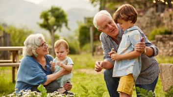 Estos abuelos y abuelas están demasiado ocupados en vacaciones: "Me siento aliviado de devolverles a mis nietos"