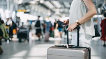 Una experta en viajes señala que reservar vuelos y alojamiento por separado dispara el presupuesto de las vacaciones