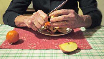 Un estudio anima a todos los españoles a dejar de pelar las frutas y las hortalizas: "Un ejemplo es el de la piel de la berenjena"