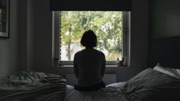 Si prefieres la soledad a socializar constantemente, la psicología dice que tienes estos 7 rasgos únicos