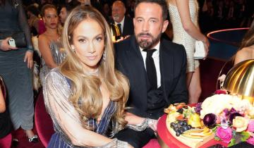 Jennifer Lopez y Ben Affleck en la gala de entrega de los Grammys.
