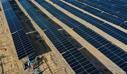 Las cortinas con mini paneles solares para reducir la factura de la luz