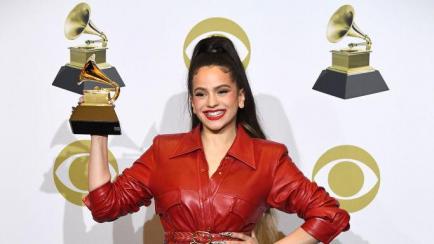 Rosalía en la gala de los Premios Grammy de 2020