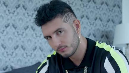 Omar Montes en el videoclip de 'Alocao' su tema con BadGyal. 
