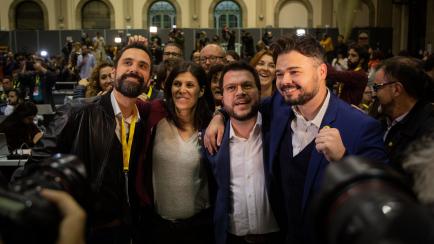 BARCELONA, SPAIN - NOVEMBER 10: The number two of ERC to the Parliament by Barcelona, Gabriel Rufian (1R), the vice president of Cataluña, Pere Aragones (2R), the deputy of ERC to the Parliament, Marta Vilalta (2L), the president of the Parliam...