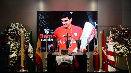 The coffin with the remains of Spanish football player Jose Antonio Reyes is pictured during the wake at the Ramon Sanchez Pizjuan stadium in Seville on June 2, 2019. - Former Arsenal, Real Madrid and Spain forward, Jose Antonio Reyes, 35, was k...