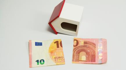 Ten euro bills