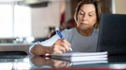 Mature woman doing homeoffice