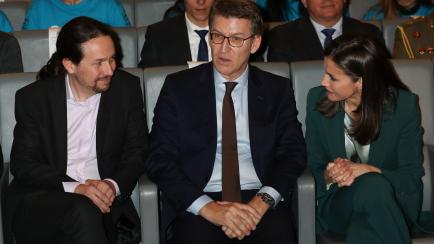 La reina Letizia, el vicepresidente Pablo Iglesias y el presidente de la Xunta, Alberto Núñez Feijoo, en el acto de proclamación del Premio Fundación Princesa de Girona 2020.
