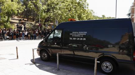 Los restos mortales de Blanca Fernández Ochoa llegan al Instituto Anatómico Forense de Madrid