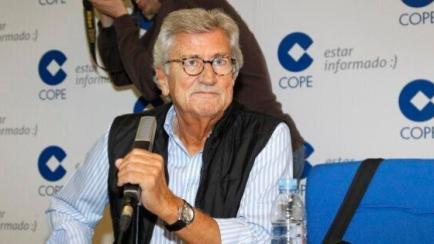 Pepe Domingo Castaño en los micrófonos de la COPE. 
