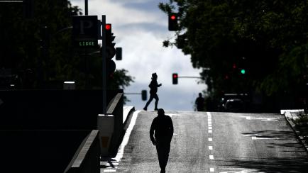 TOPSHOT - People exercice in Madrid on May 10, 2020, during the hours allowed by the government to exercise, during the national lockdown to prevent the spread of the COVID-19 disease. - Spain's two biggest cities Madrid and Barcelona will not e...