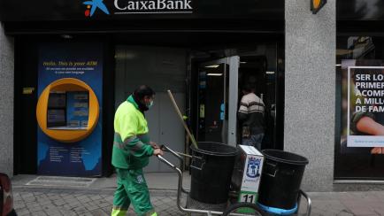 Una oficina de CaixaBank en Madrid.