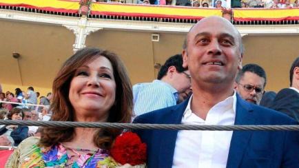 La periodista Ana Rosa Quintana y su marido, Juan Muñoz en una imagen de archivo