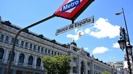 A picture shows the Bank of Spain near the Banco de Espana subway station in Madrid on June 7, 2019. - Spain's central bank raised its growth forecast for the eurozone's fourth-largest economy to 2.4 percent in 2019 from 2.2 previously. (Photo b...