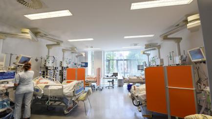 Una habitación de hospital para atender a pacientes de covid en Leipzig (Alemania), en junio de 2022.