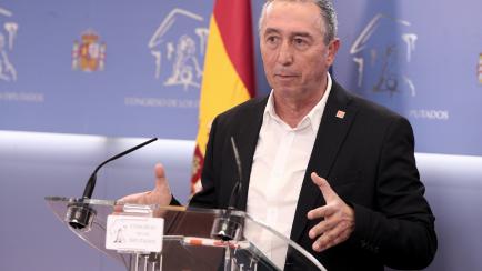 MADRID, SPAIN - SEPTEMBER 16: The spokesman of Compromís at the Parliament, Joan Baldoví, is seen during his speech in the press conference after the meeting with King Felipe of Spain to propose a candidate for the presidency of the Government...