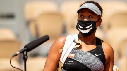 Naomi Osaka atiende a los medios en Roland Garros en su partido previo