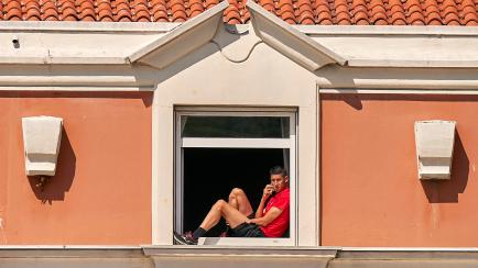 LA CORUNA, SPAIN - JULY 21:  A member of CF Fuenlabrada looks out the Hotel Finisterre window, place where the CF Fuenlabrada players who have tested positive for Covid-19 on July 21, 2020 in La Coruna, Spain. (Photo by Jose Manuel Alvarez/Quali...