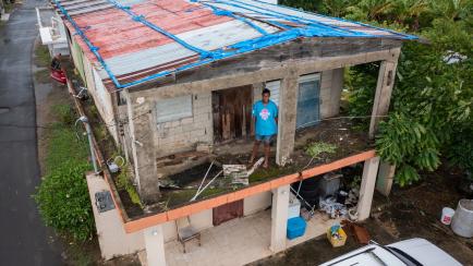  'Fiona', según el gobernador Pedro Pierluisi, ha dejado "daños catastróficos" en la isla, que ha registrado vientos de más de 135 kilómetros por hora e importantes tormentas que han dañado puentes,...