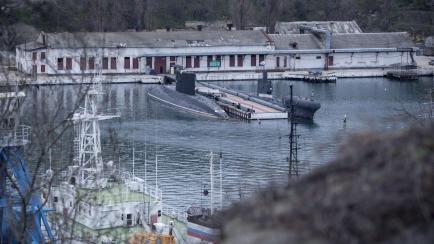 Submarino ruso en la ciudad portuaria de Sebastopol.  