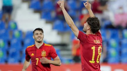 Javier Puadocelebra el 4-0 durante el amistoso España-Lituania celebrado el 8 de junio en Leganés. 