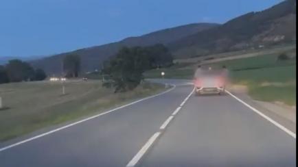 El vídeo de la imprudencia en la carretera.
