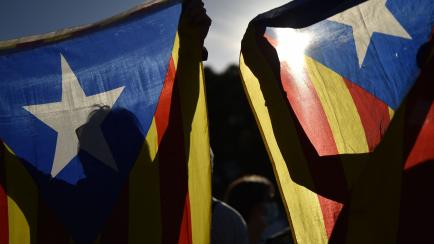 Dos catalanes portan una estelada