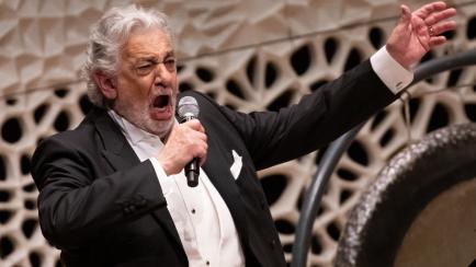 27 November 2019, Hamburg: The opera singer Placido Domingo at a concert in the Elbphilharmonie. In the large hall of the Elbphilharmonie he sang arias and songs from his extensive repertoire of over five decades. Photo: Christian Charisius/dpa ...