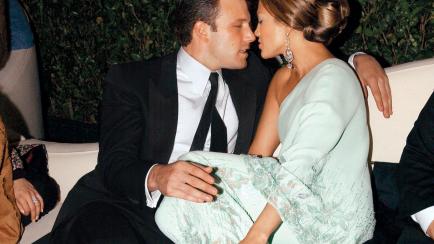 Ben Affleck y Jennifer Lopez tras la fiesta de 'Vanity Fair' de los Oscar de 2003.