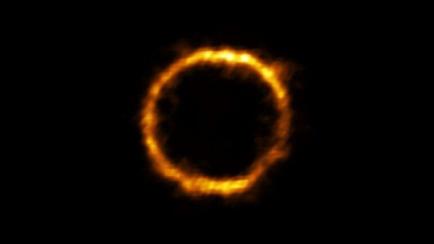 La imagen del Observatorio Europeo Austral muestra la galaxia llamada SPT0418-47, que se asemeja a la Vía Láctea, el 11 de agosto de 2020