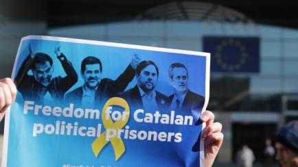 Protesta para pedir la liberación de los políticos presos por el 'procés' ante la sede del Parlamento Europeo en Bruselas, en 2018. 