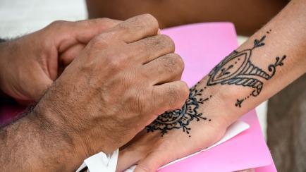 Tatuaje con henna negra.