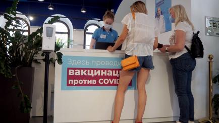 Un punto de vacunación en Moscú, Rusia.