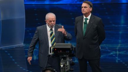 Los candidatos a la presidencia de Brasil, Lula (izq) y Bolsonaro (der).