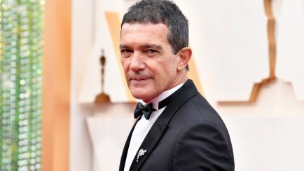 HOLLYWOOD, CALIFORNIA - FEBRUARY 09: Antonio Banderas attends the 92nd Annual Academy Awards at Hollywood and Highland on February 09, 2020 in Hollywood, California. (Photo by Amy Sussman/Getty Images)
