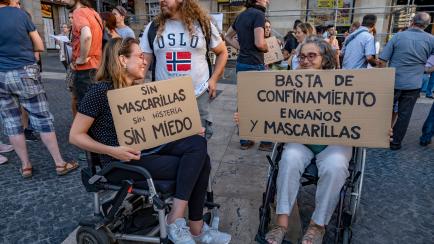 Manifestación contra el uso de mascarillas y de las vacunas en Barcelona, el 25 de julio de 2020.